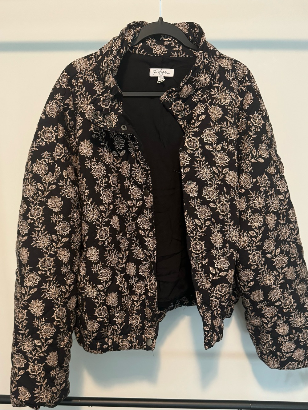 Polagram Black Quilted Puffer Jacket with Beige Floral Print NWOT - Picture 4 of 9